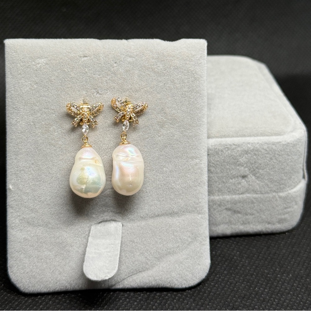Elegant Gold and Pearl Drop Earrings